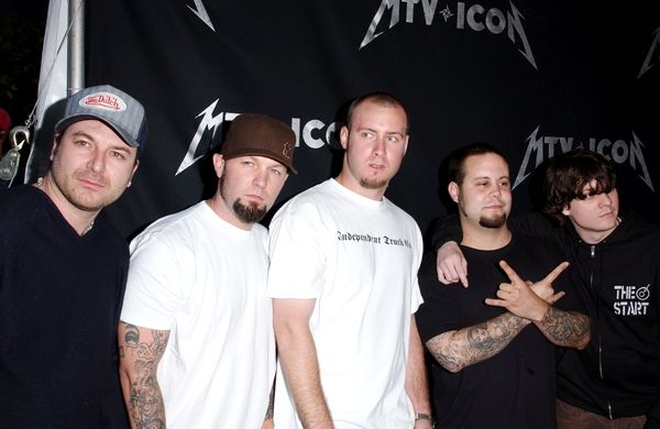 Limp Bizkit – Welcome Home (Sanitarium) – Metallica Cover – WideoŚroda